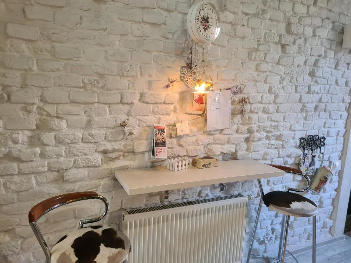 Cozy Compact Flat In The City Center Lviv Exterior photo