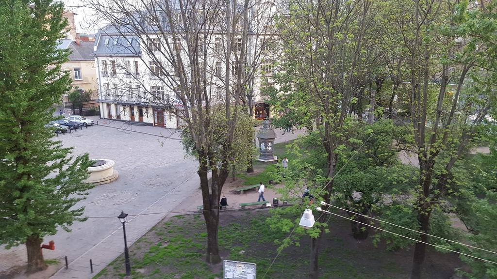 Cozy Compact Flat In The City Center Lviv Exterior photo